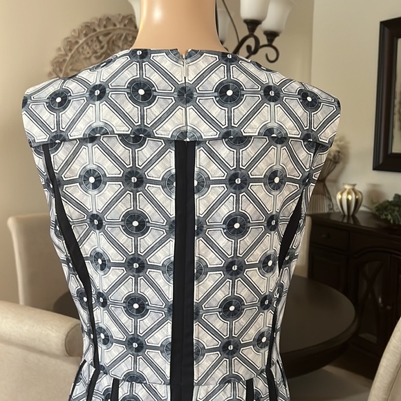 O’2nd SLEEVELESS DRESS - Picture 4 of 6